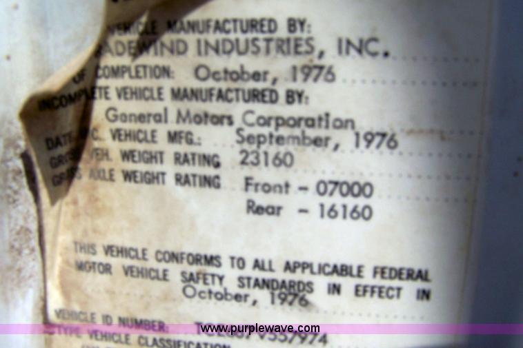 image for item 8261 1977 GMC 6500 grain truck