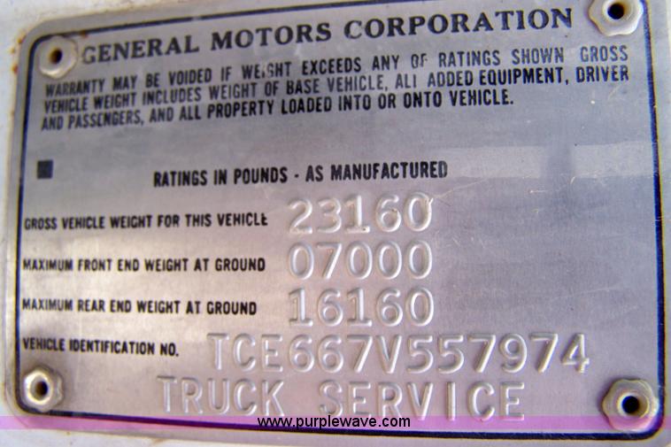 image for item 8261 1977 GMC 6500 grain truck