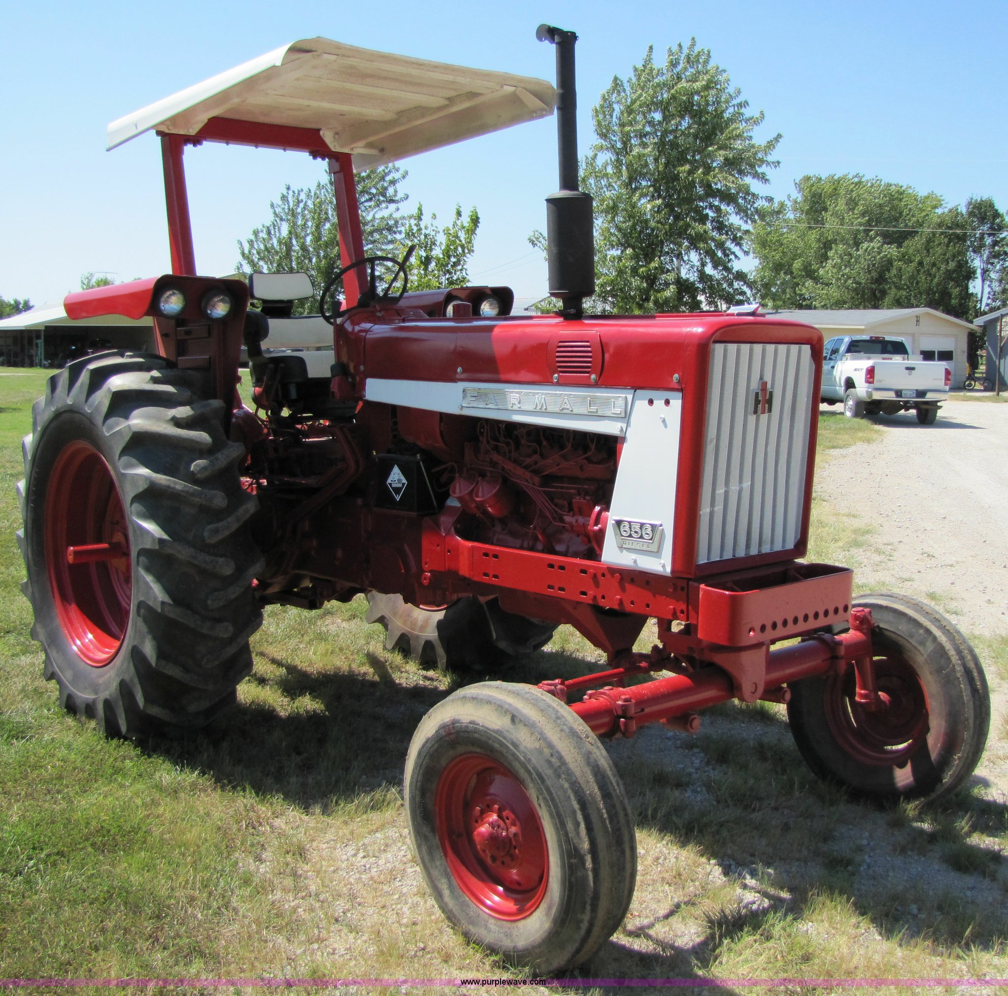 1966 Farmall 656 tractor in Cherryvale, KS Item 7199 sold Purple Wave