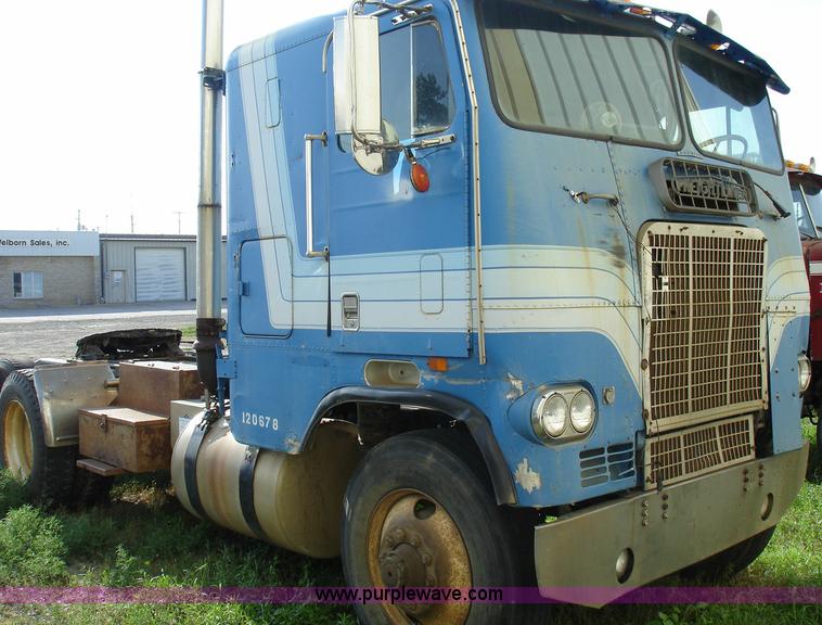 image for item 1016 1978 Freightliner cab-over semi truck