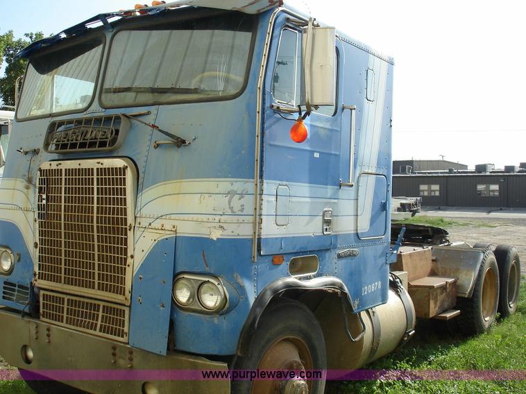 image for item 1016 1978 Freightliner cab-over semi truck