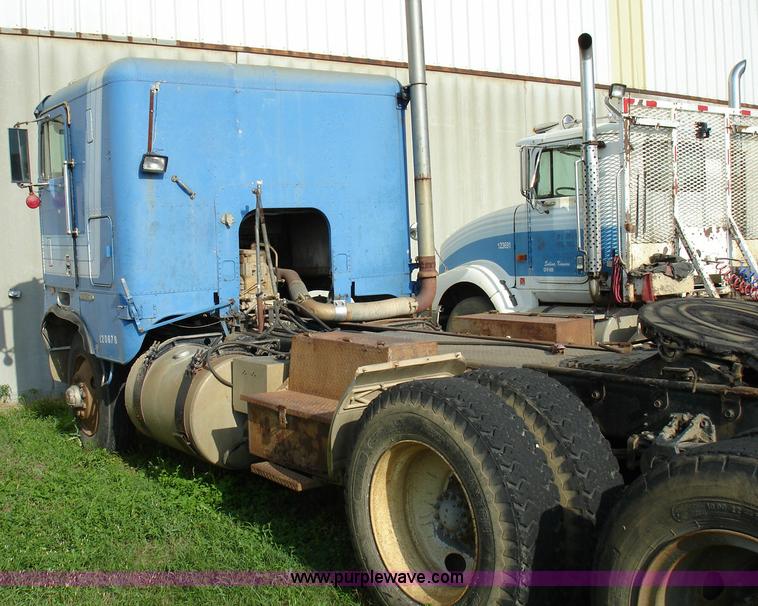 image for item 1016 1978 Freightliner cab-over semi truck