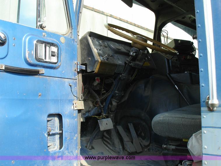 image for item 1016 1978 Freightliner cab-over semi truck