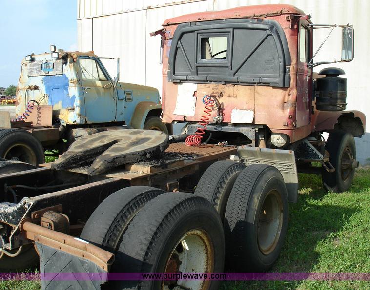 image for item 1017 1974 Diamond Rio semi truck