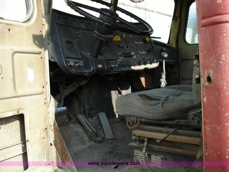 image for item 1017 1974 Diamond Rio semi truck