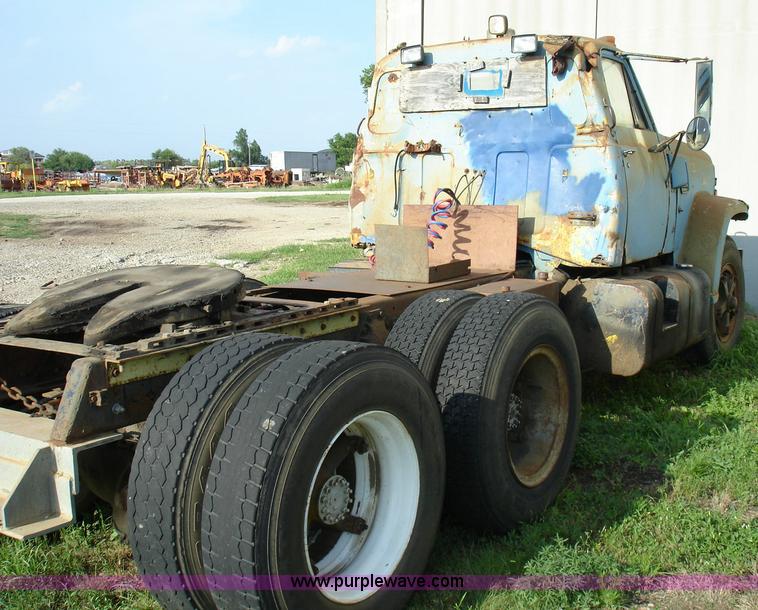 image for item 1018 1970 GMC semi truck