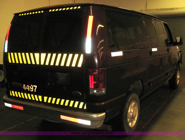 image for item 1030 2006 Ford Econoline E350 eight passenger van