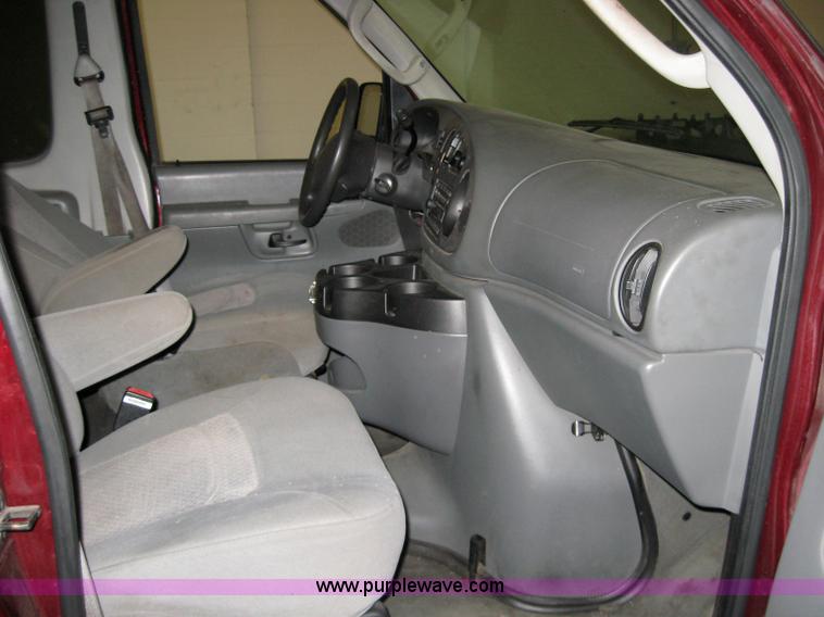 image for item 1030 2006 Ford Econoline E350 eight passenger van