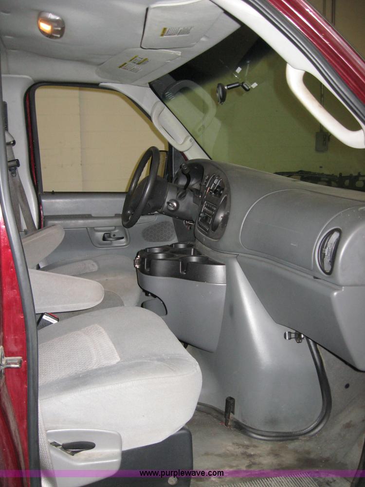 image for item 1030 2006 Ford Econoline E350 eight passenger van