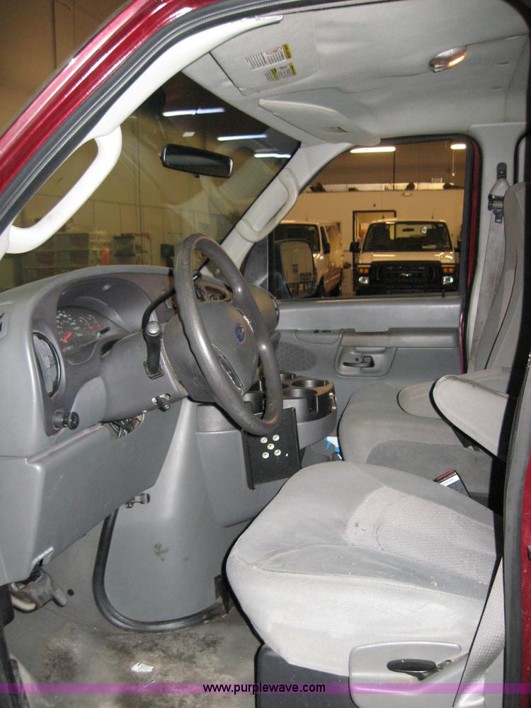 image for item 1030 2006 Ford Econoline E350 eight passenger van