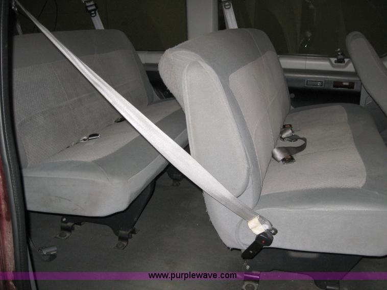 image for item 1030 2006 Ford Econoline E350 eight passenger van