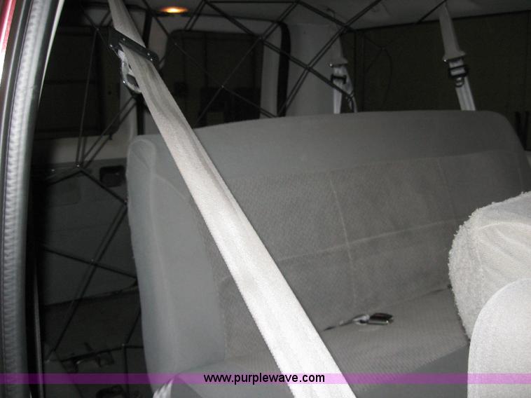 image for item 1030 2006 Ford Econoline E350 eight passenger van