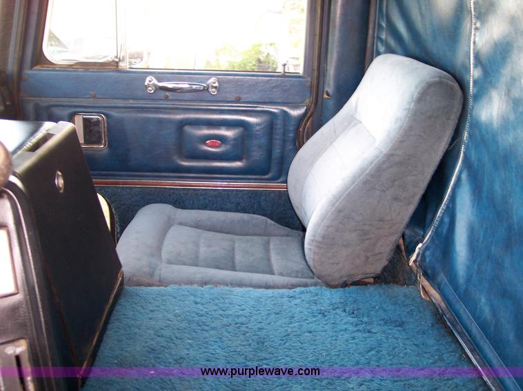 image for item 1601 1984 Peterbilt COE 362 semi truck