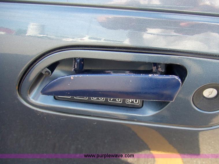 image for item 2095 1996 Lincoln Continental