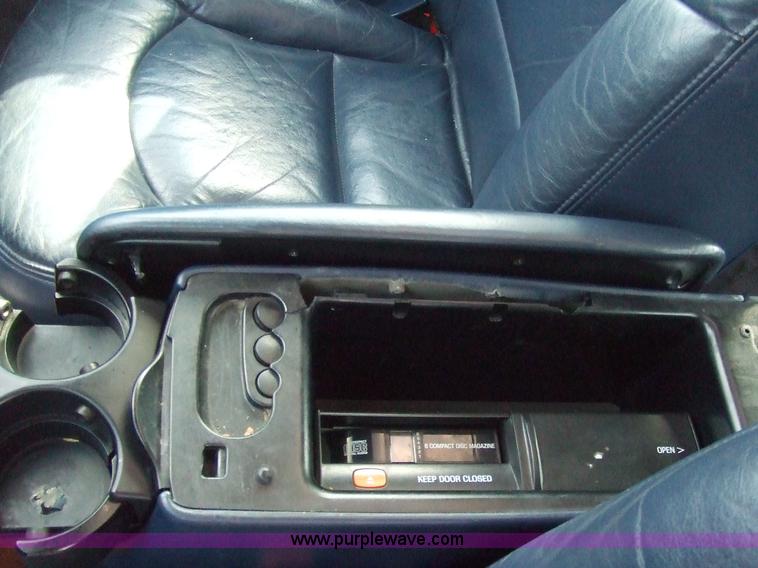 image for item 2095 1996 Lincoln Continental