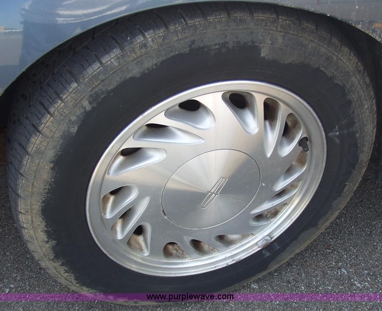 image for item 2095 1996 Lincoln Continental