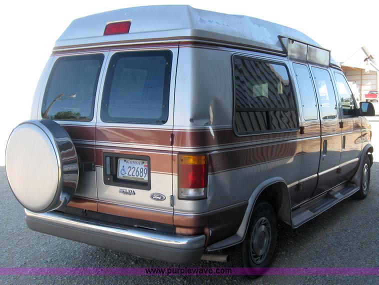 image for item 2530 1993 Ford Econoline E150 van with wheelchair lift