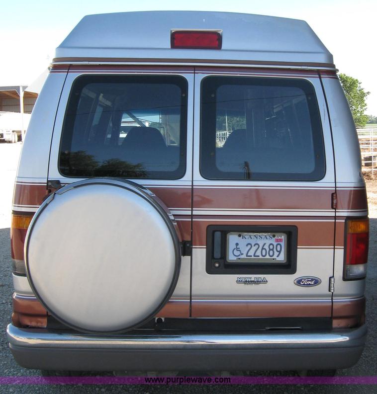 image for item 2530 1993 Ford Econoline E150 van with wheelchair lift