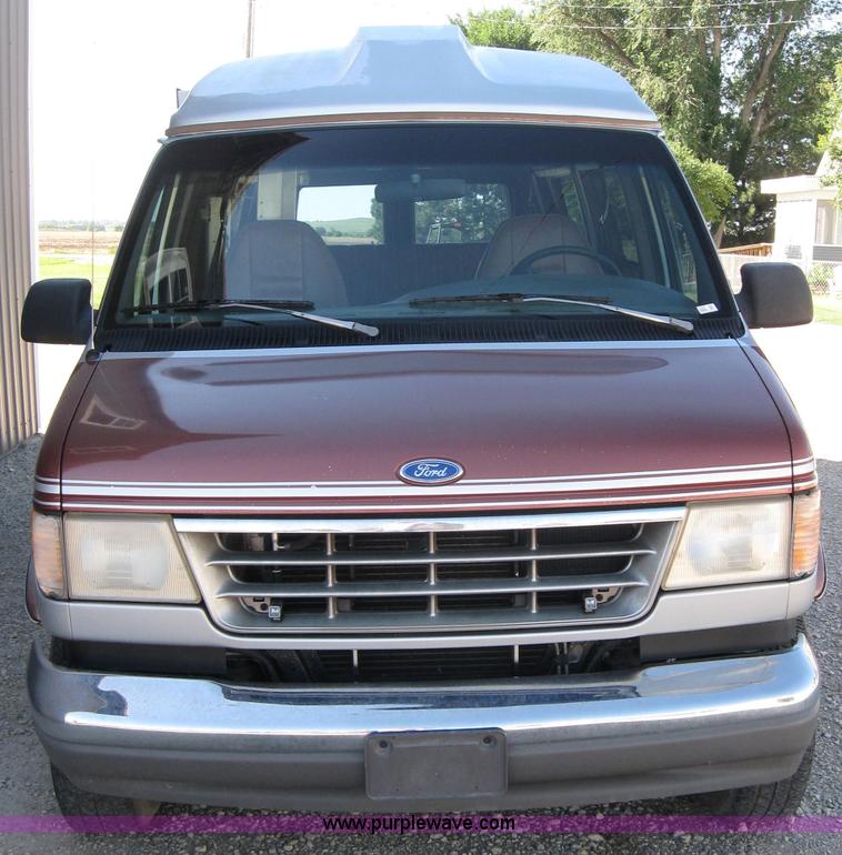 image for item 2530 1993 Ford Econoline E150 van with wheelchair lift