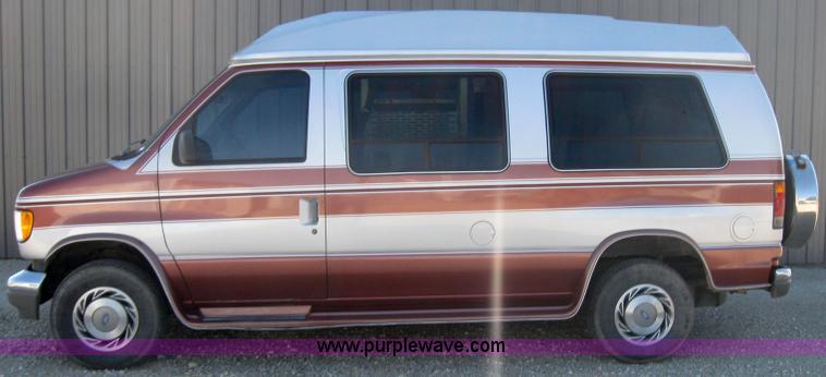 image for item 2530 1993 Ford Econoline E150 van with wheelchair lift