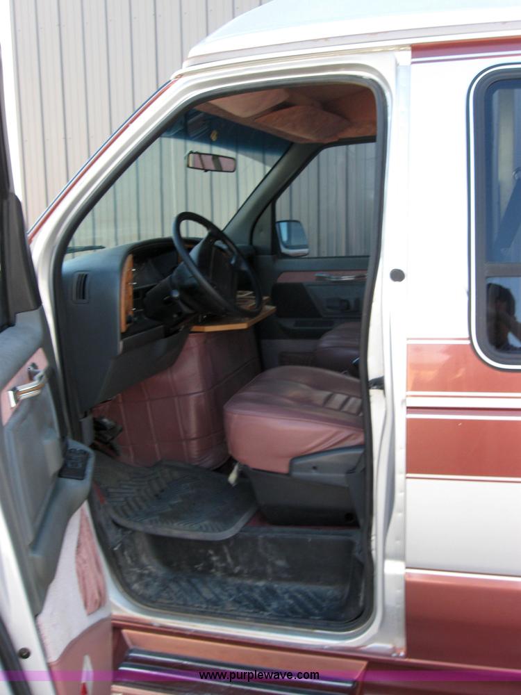 image for item 2530 1993 Ford Econoline E150 van with wheelchair lift