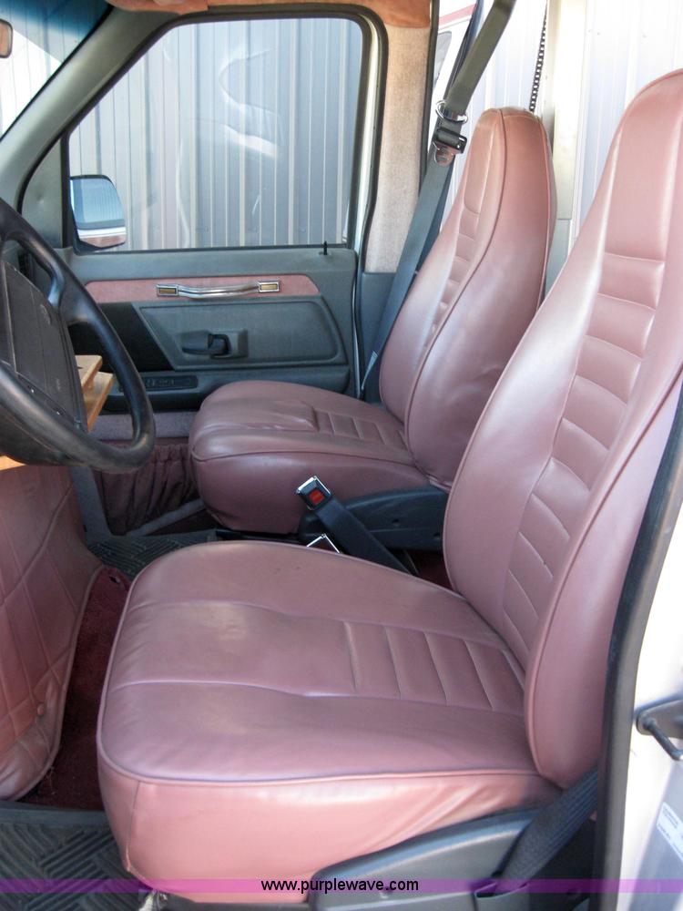 image for item 2530 1993 Ford Econoline E150 van with wheelchair lift