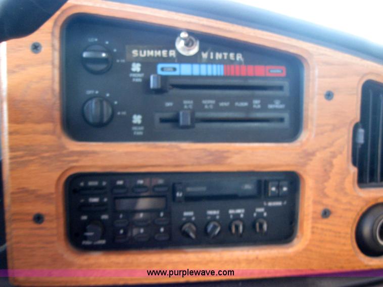 image for item 2530 1993 Ford Econoline E150 van with wheelchair lift