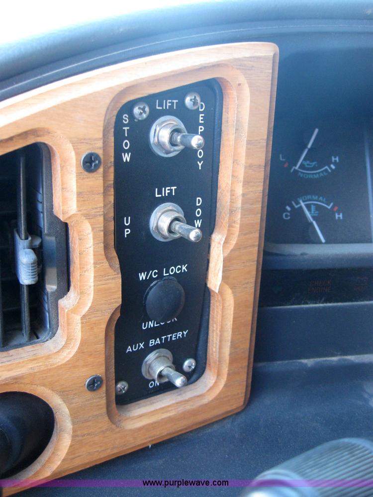 image for item 2530 1993 Ford Econoline E150 van with wheelchair lift