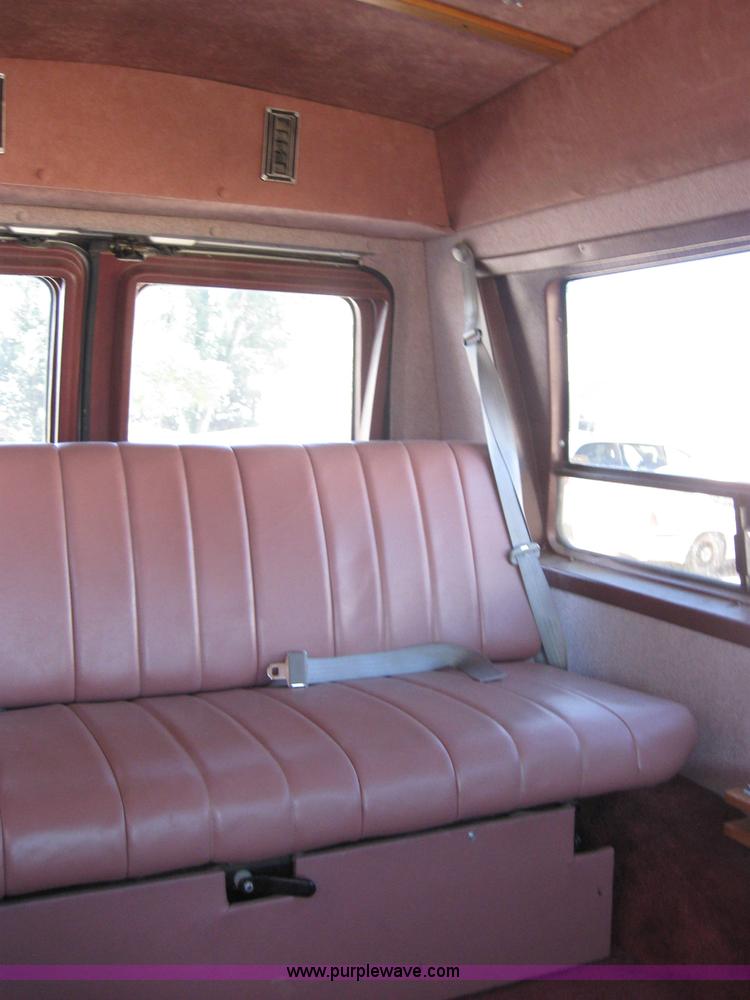 image for item 2530 1993 Ford Econoline E150 van with wheelchair lift