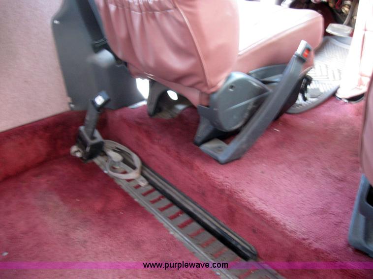 image for item 2530 1993 Ford Econoline E150 van with wheelchair lift