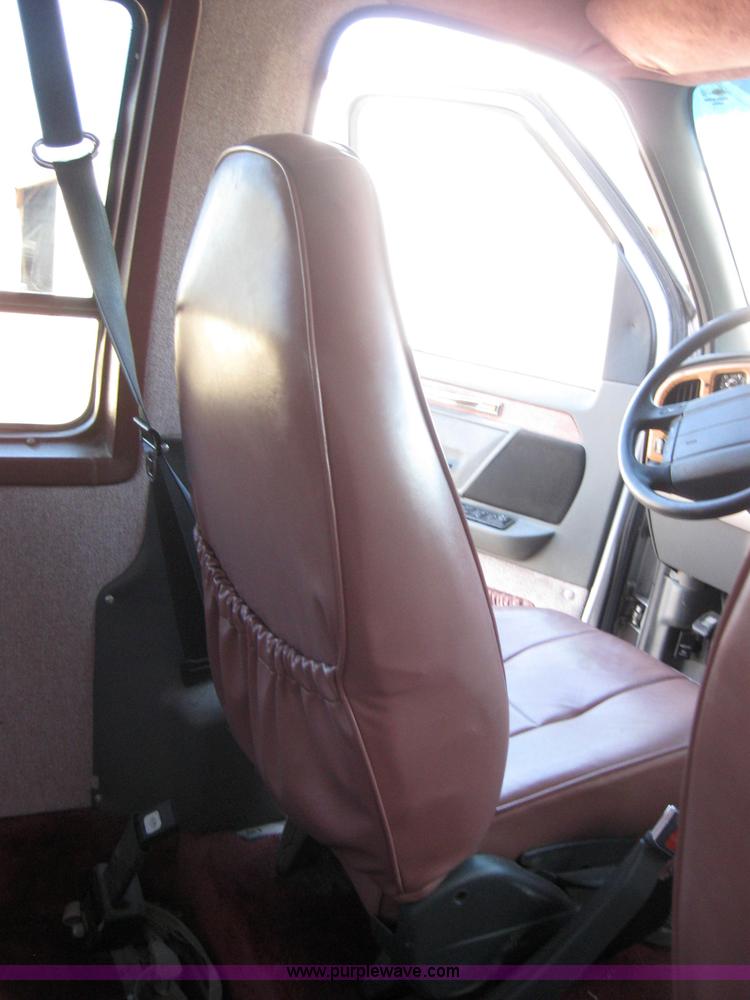 image for item 2530 1993 Ford Econoline E150 van with wheelchair lift