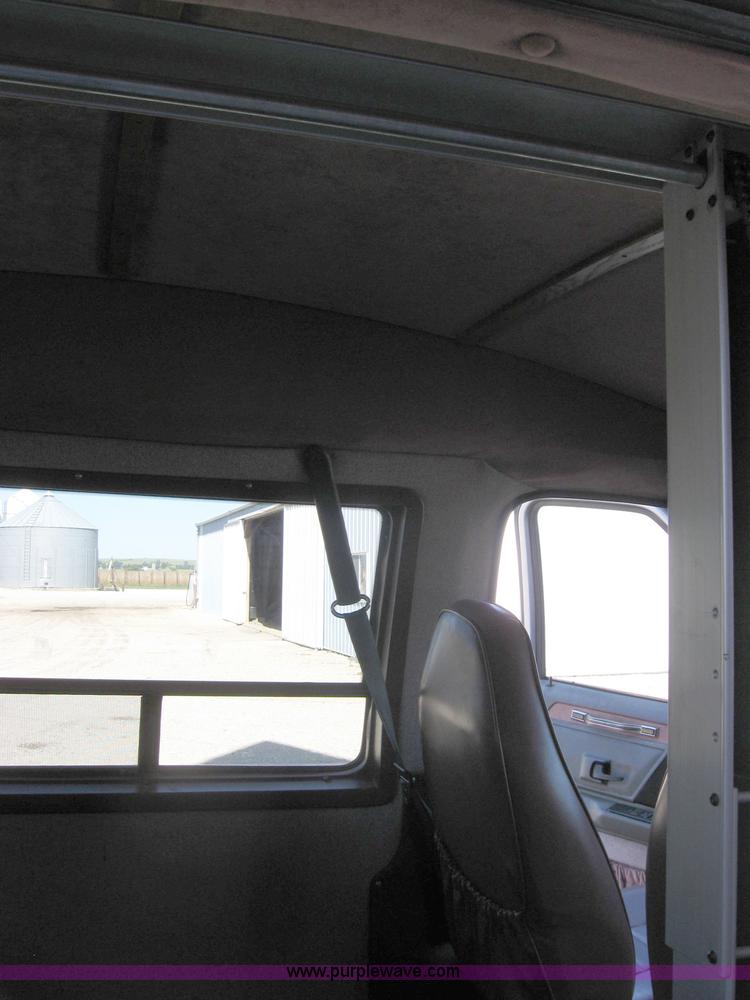 image for item 2530 1993 Ford Econoline E150 van with wheelchair lift