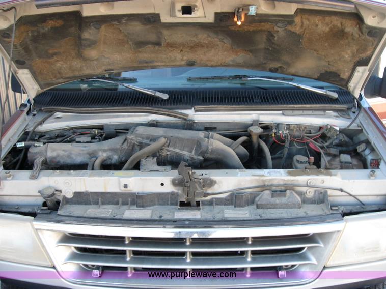 image for item 2530 1993 Ford Econoline E150 van with wheelchair lift