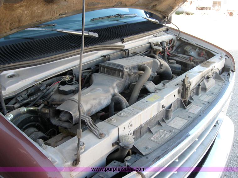 image for item 2530 1993 Ford Econoline E150 van with wheelchair lift