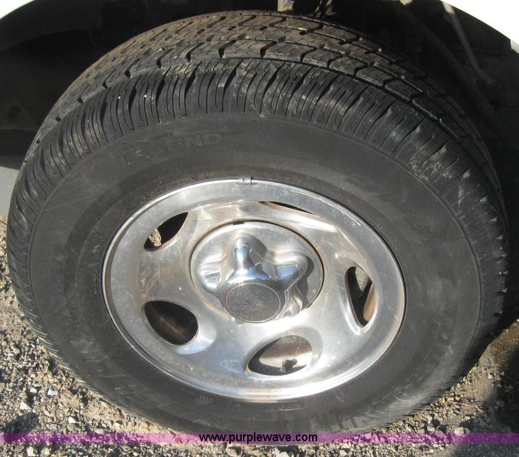 image for item 2564 2000 Ford F-150