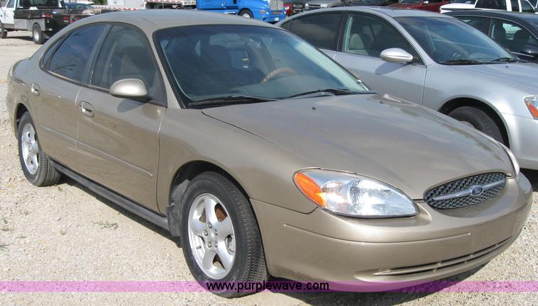 image for item 2569 2001 Ford Taurus