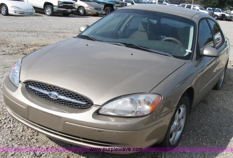 image for item 2569 2001 Ford Taurus