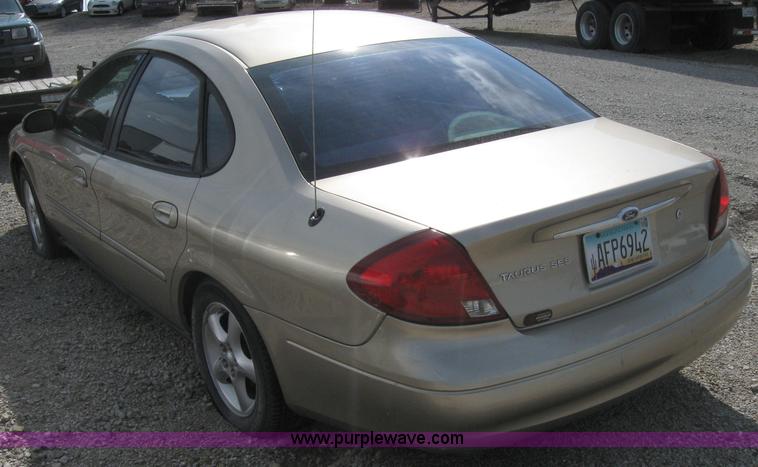 image for item 2569 2001 Ford Taurus