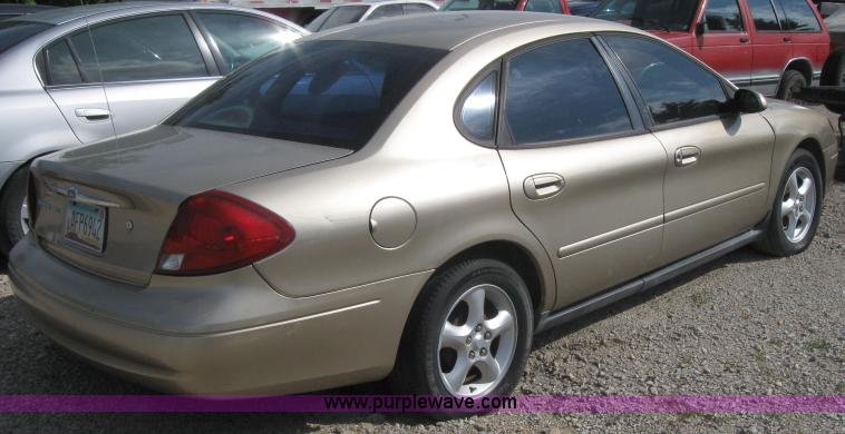 image for item 2569 2001 Ford Taurus