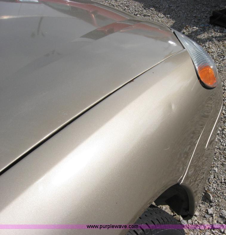 image for item 2569 2001 Ford Taurus