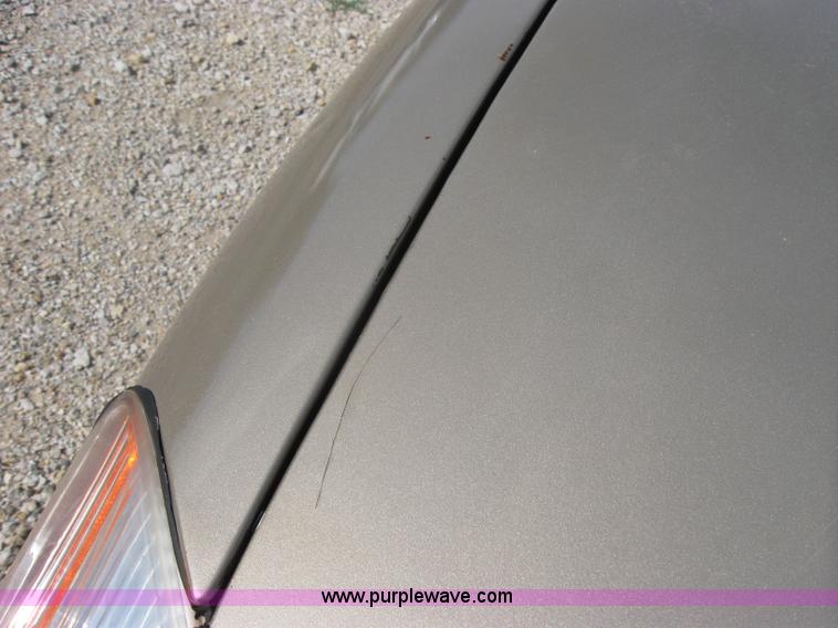 image for item 2569 2001 Ford Taurus