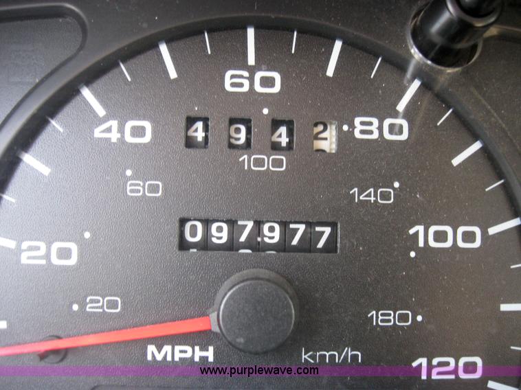 image for item 2569 2001 Ford Taurus