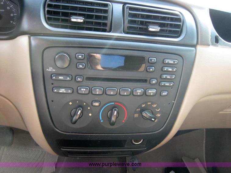 image for item 2569 2001 Ford Taurus