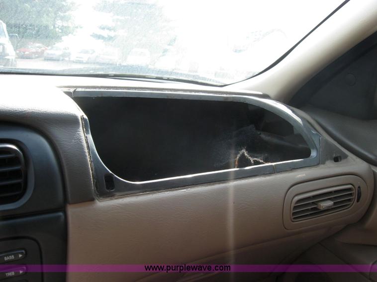 image for item 2569 2001 Ford Taurus