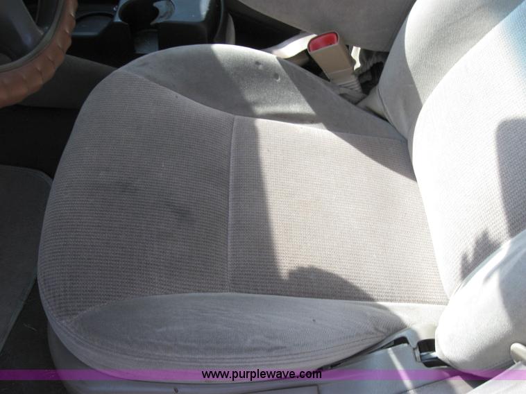 image for item 2569 2001 Ford Taurus