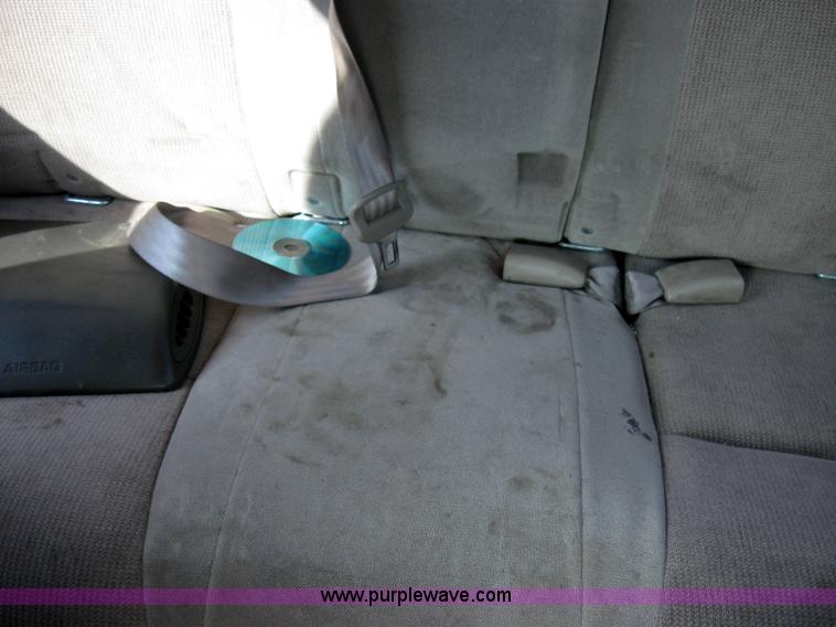 image for item 2569 2001 Ford Taurus