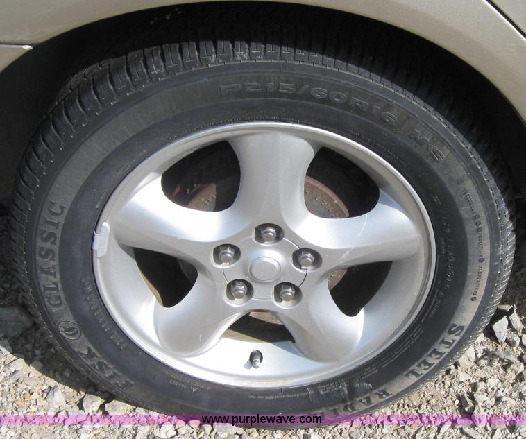 image for item 2569 2001 Ford Taurus