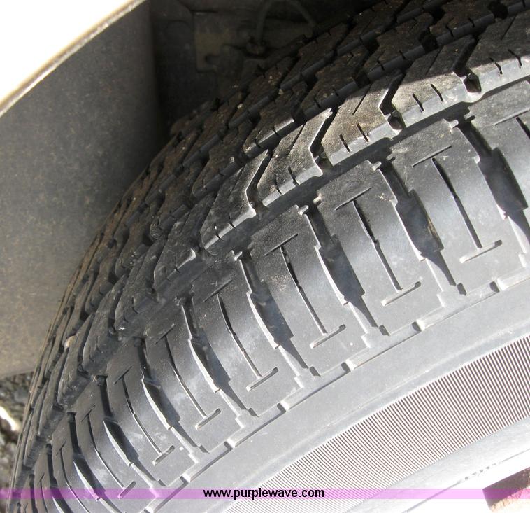 image for item 2569 2001 Ford Taurus