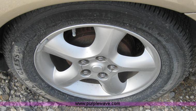 image for item 2569 2001 Ford Taurus