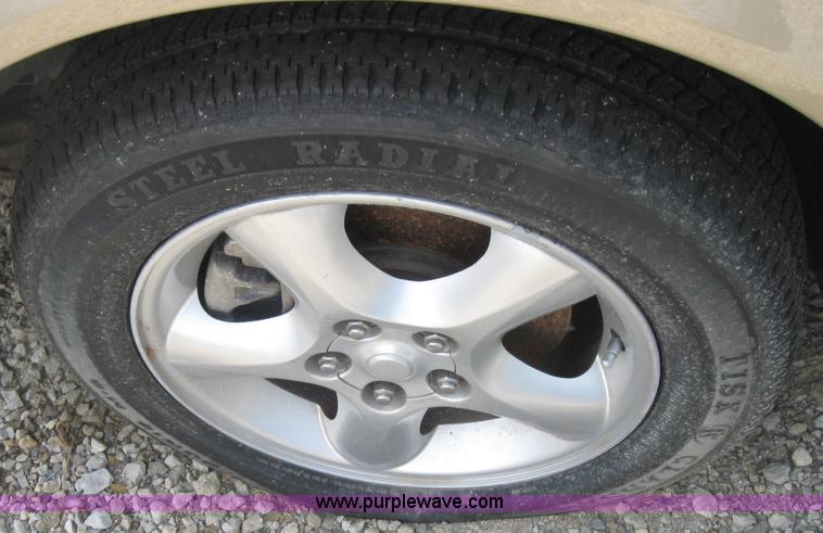 image for item 2569 2001 Ford Taurus